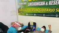 Bakal Cabup Bambang Haryo donor darah di PMI Sidoarjo (Istimewa)