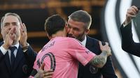 Lionel Messi bersama David Beckham pada momen Inter Miami juara MLS Cup. (ELSA / GETTY IMAGES NORTH AMERICA / Getty Images via AFP)