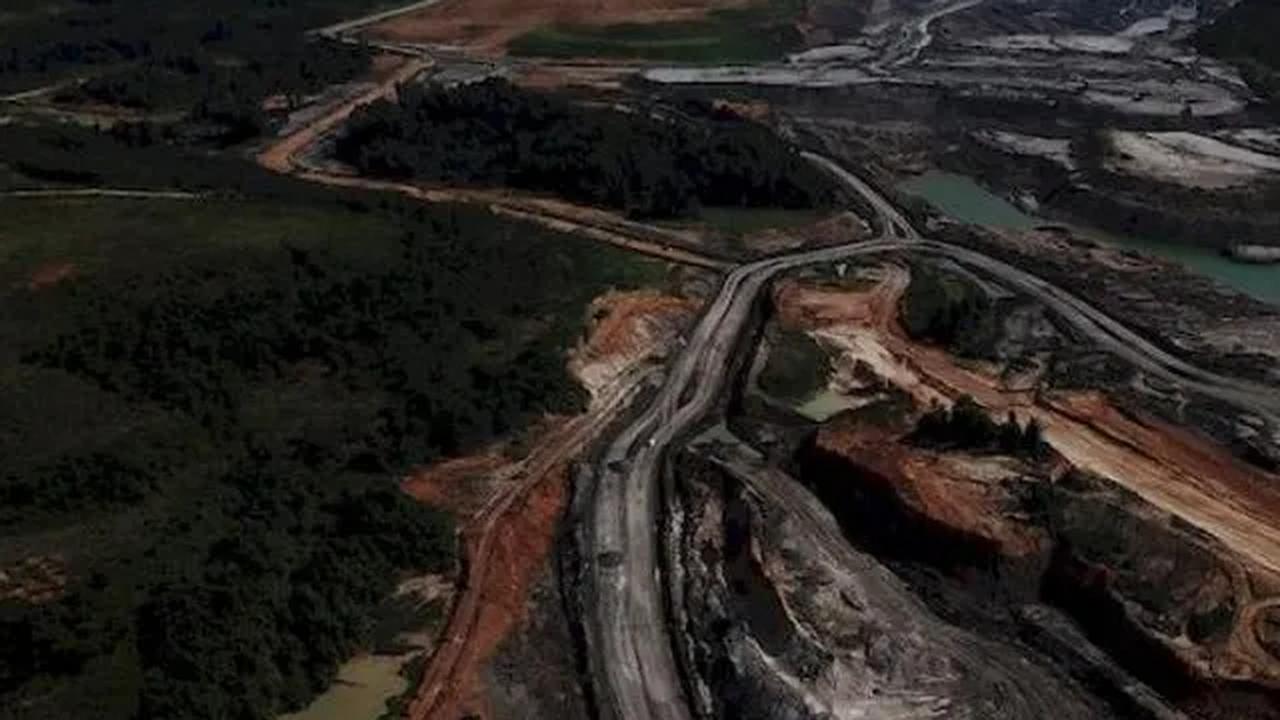 Di tangan Low Tuck Kwong, kapasitas produksi Bayan Resources meningkat signifikan. Dari hanya operasi tambang skala kecil yang memproduksi 1,9 juta ton pada 2014 menjadi sekitar 22,7 ton di tahun 2018.