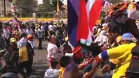 [VIDEO] PM Yingluck Bubarkan Parlemen, Suthep Tuntut Dewan Rakyat