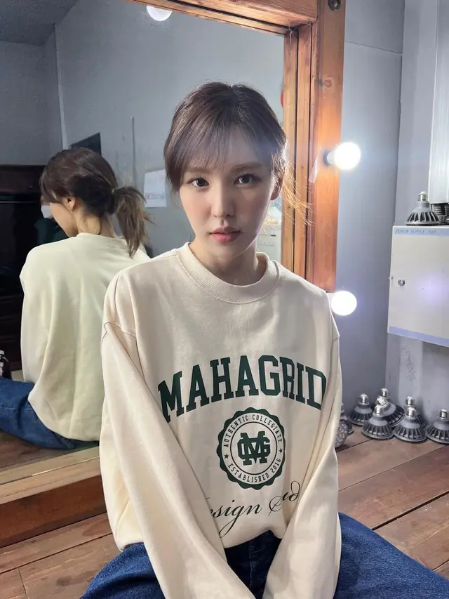 Outfit Simpel Ala Wendy Red Velvet di SBS Radio