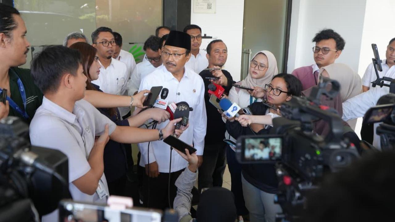 Jenguk Korban Ledakan SMAN 72 Kelapa Gading di RS Yarsi, Mensos Gus Ipul: 1 Orang Masih di ICU