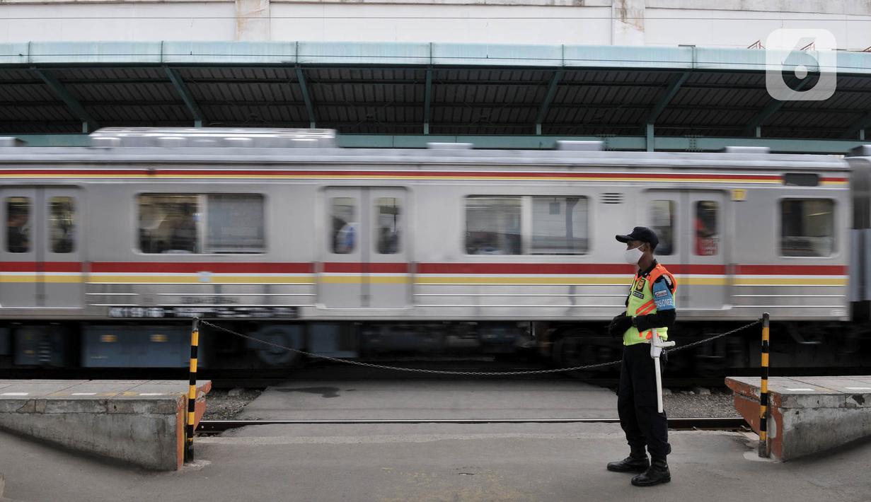 Foto Psbb Penumpang Krl Terus Menurun News Liputan6 Com