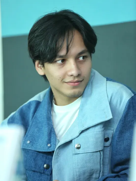 Jefri Nichol - preskon film Seperti Hujan yang Jatuh ke Bumi - Senayan City, 13 Maret 2020. (Adrian Putra/Fimela.com)