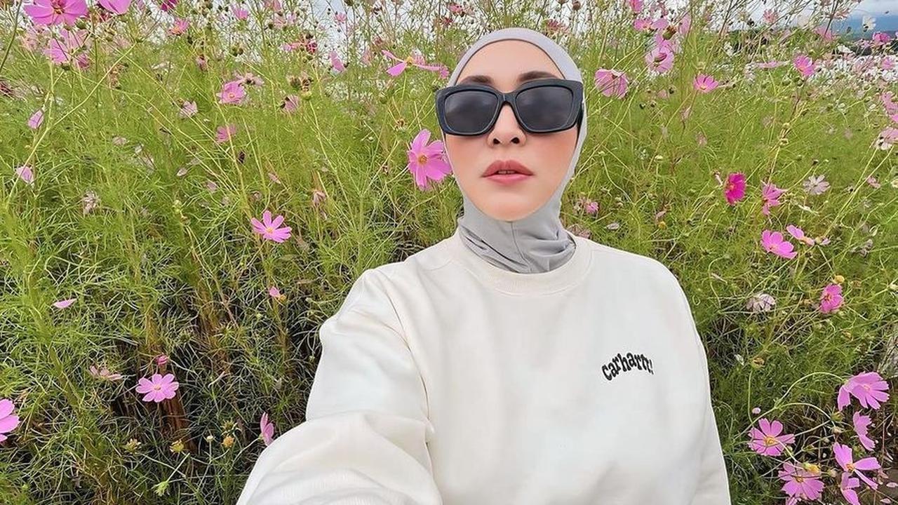 Meski usianya semakin bertambah, Angelina Sondakh tetap terlihat awet muda dan sering menerima pujian atas kecantikannya. Tak heran banyak pria yang jatuh hati padanya.<br><br>