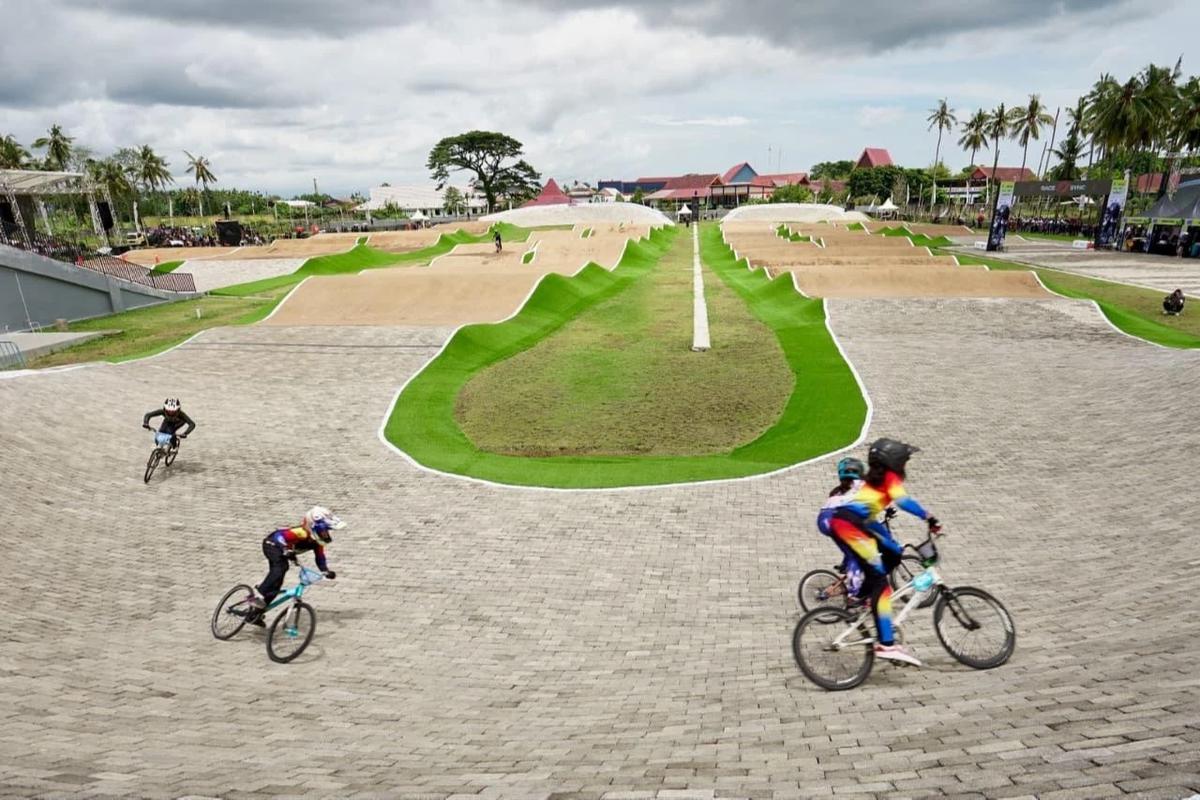 Sirkuit BMX Muncar Banyuwangi merupakan sirkuit supercross berstandar Olimpiade yang pertama di Asia Tenggara.