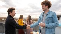 How to meet new people, helpful tips for introverts. (Photo: Freepik/Magnific)