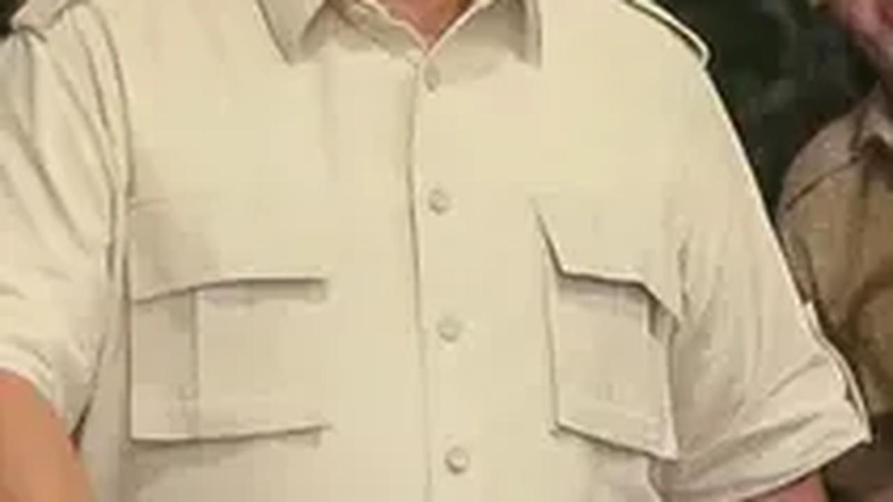 "Mbak Nana, saya tidak membaca, saya merasakan medan. Jadi rasanya kok ini banyak yang bersahabat begitu," pungkas mantan Danjen Kopassus ini.<br>