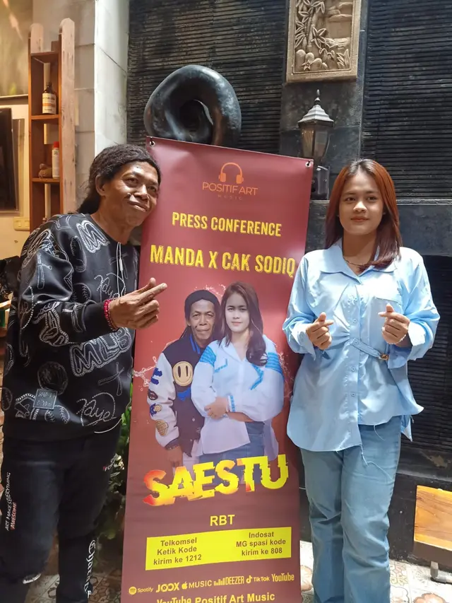 Sodiq Monata dan Manda.