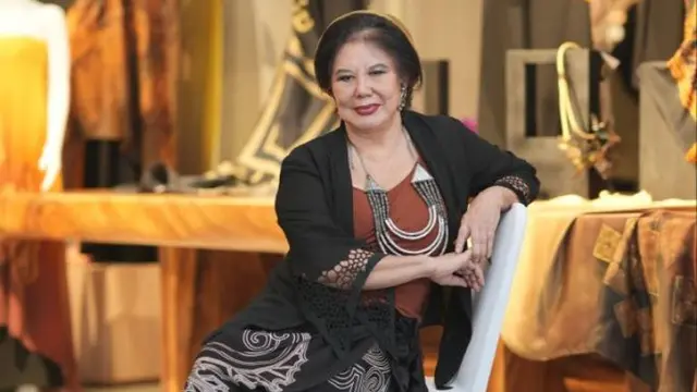 Agnes Budhisurya Tampilkan Batik Lukis yang Dibawakan Model Usia 40-80 Tahun di Hari Batik Nasional