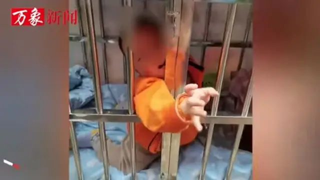 Anak dalam kandang besi