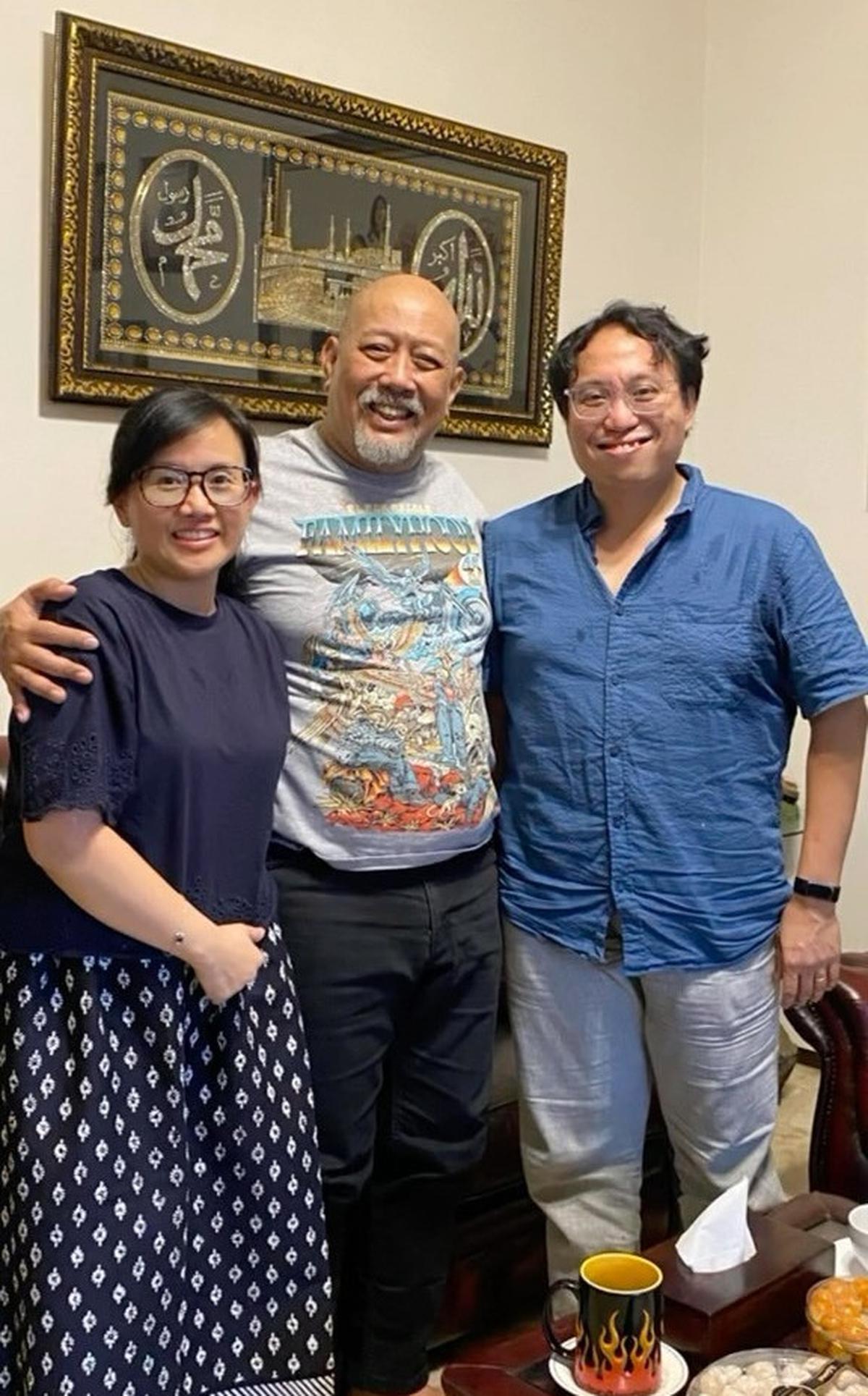 Penuh Kehangatan, Intip Potret Kebersamaan Indro Warkop bersama Dhamar Anak Kedua Mendiang Dono yang Curi Perhatian