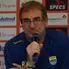 Robert Rene Alberts adalah pelatih sepak bola asal Belanda yang kini menukangi Persib Bandung