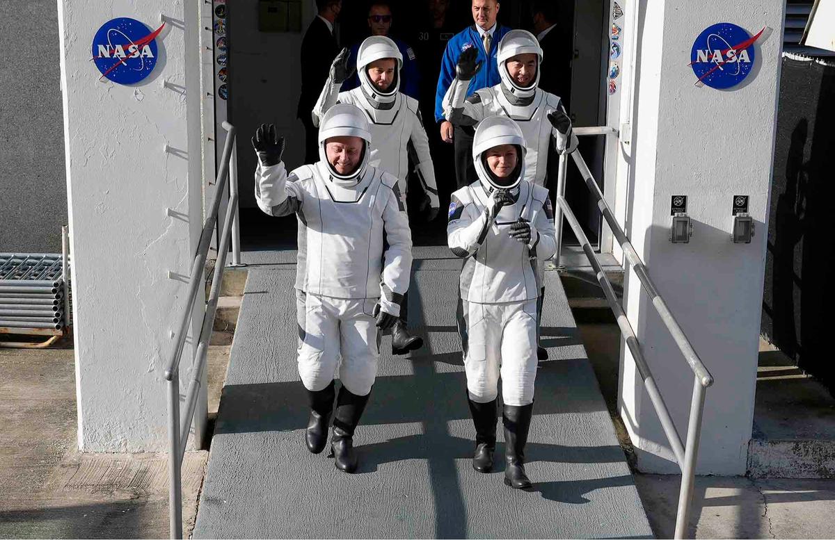 FOTO: Empat Astronaut Diterbangkan NASA dan SpaceX untuk Misi 6 Bulan di Stasiun Luar Angkasa