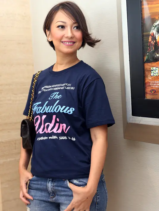 Dalam dunia barunya ini, Nola mengaku mengenali karakternya juga instan. Disamping dengan lawan main yang menjadi muridnya juga baru dikenal saat proses syuting. (Andy Masela/Bintang.com)