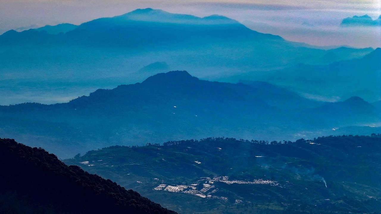 FOTO: Pesona Alam Puncak Masih Menjadi Tujuan Favorit Warga Saat Libur Panjang