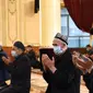 Para jemaah bersembahyang di Masjid Ak di Urumqi, Daerah Otonom Uighur Xinjiang, China barat laut, pada 13 April 2021. (Xinhua/Sun Shaoxiong)