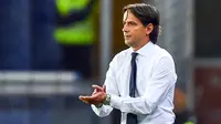 Pelatih Lazio, Simone Inzaghi memberikan semangat kepada anak asuhnya saat melawan Genoa pada lanjutan Serie A Italia di Luigi Ferraris Stadium, Genoa, (17/9/2017).  Lazio menang 3-2. (Simone Arveda/ANSA via AP)