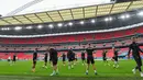 Para pemain Republik Ceko mengambil bagian dalam sesi latihan MD-1 di Stadion Wembley di London (21/6/2021). Ceko akan bertanding melawan Inggris pada grup D Euro 2020 di Stadion Wembley. (AFP/Justin Tallis)