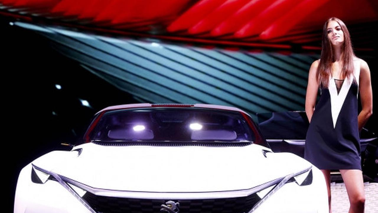 Deretan model cantik dan seksi pemanis Frankfurt Motor Show