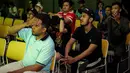 Ekspresi kecewa sejumlah pendukung Manchester United yang tergabung dalam United Indonesia Jakarta saat Roaring Night Liga Inggris 2023/2024 melawan Arsenal di Hotel Ibis, Tanah Abang, Jakarta, Sabtu (12/05/2024). (Bola.com/Bagaskara Lazuardi)