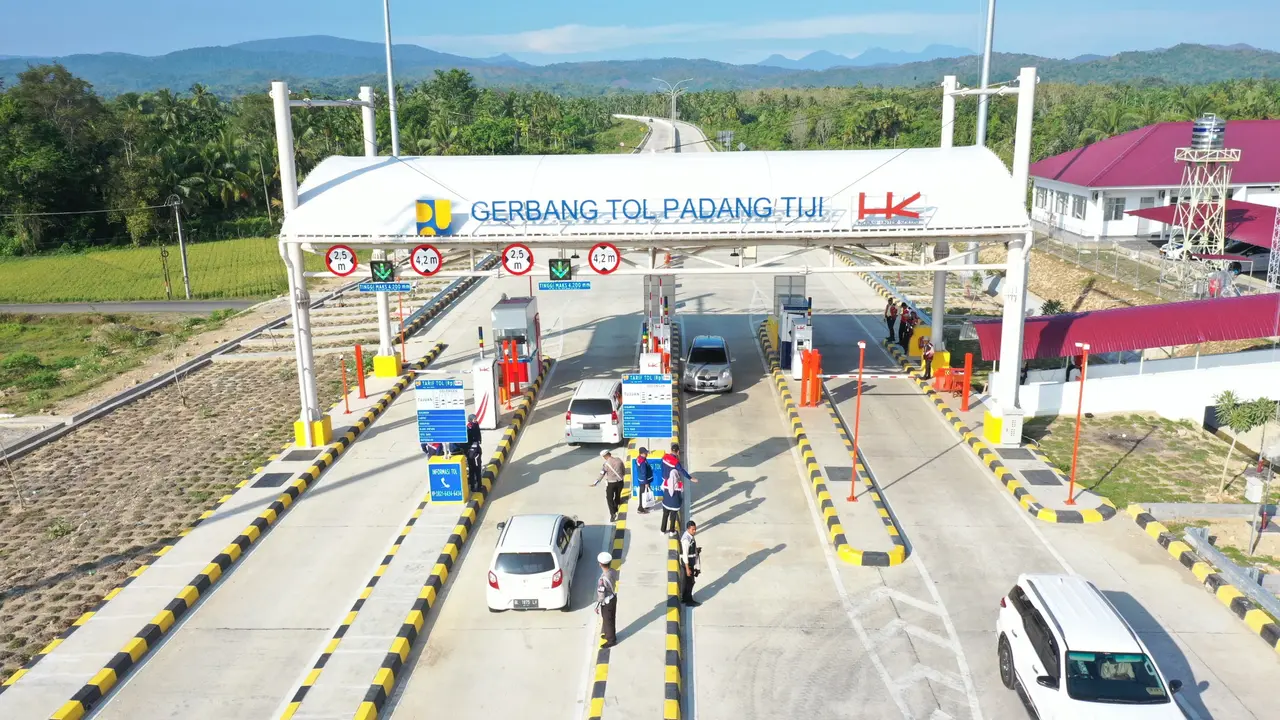 PT Hutama Karya (Persero) mengoperasikan secara fungsional Jalan Tol Sigli-Banda Aceh Seksi 1 (Padang Tiji-Seulimeum) secara gratis. (Foto: Hutama Karya)