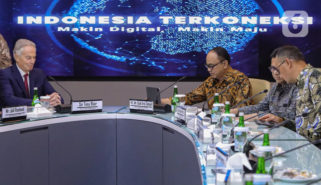 Pertemuan Tony Blair dan Budi Arie Setiadi membahas isu-isu terkait transformasi digital Indonesia. (Liputan6.com/Angga Yuniar)