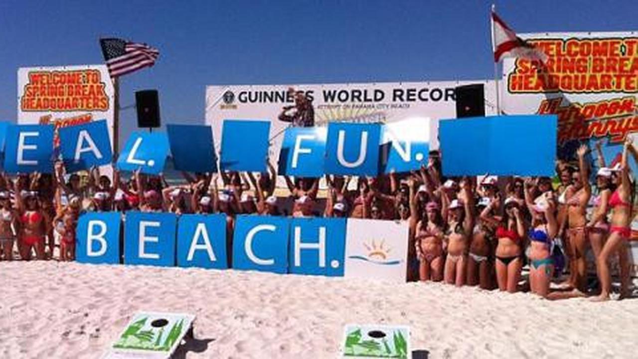Parade bikini pecahkan rekor dunia
