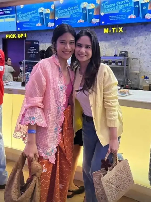 Adu Gaya Leya Princy dan Dian Sastro di Premiere Film Rangga & Cinta