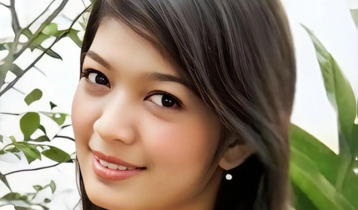 Orang tua Selvi, Didiet Supriyadi dan Sri Patini, memiliki sebuah usaha kuliner ayam kremes yang sudah berdiri sejak tahun 2008.