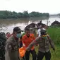 Jasad pria dievakuasi dari Bengawan Solo Bojonegoro. (Istimewa).