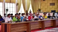 Buruh di Sumatera Utara (Sumut) meminta kepada pemerintah untuk menaikkan Upah Minimum Provinsi (UMP) pada tahun 2022 sebesar 16 persen