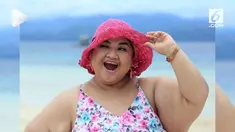 Kabar duka kembali datang dari dunia hiburan tanah air. Komedian Pretty Asmara meninggal dunia pada Minggu 4 November 2018.