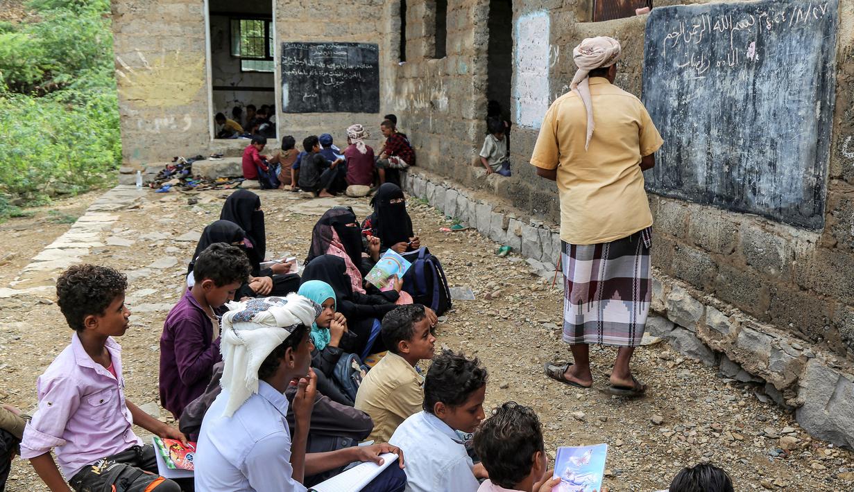 Bangunan yang disebut sebagai sekolah pun, kondisinya jauh dari kata layak. (Khaled ZIAD/AFP)