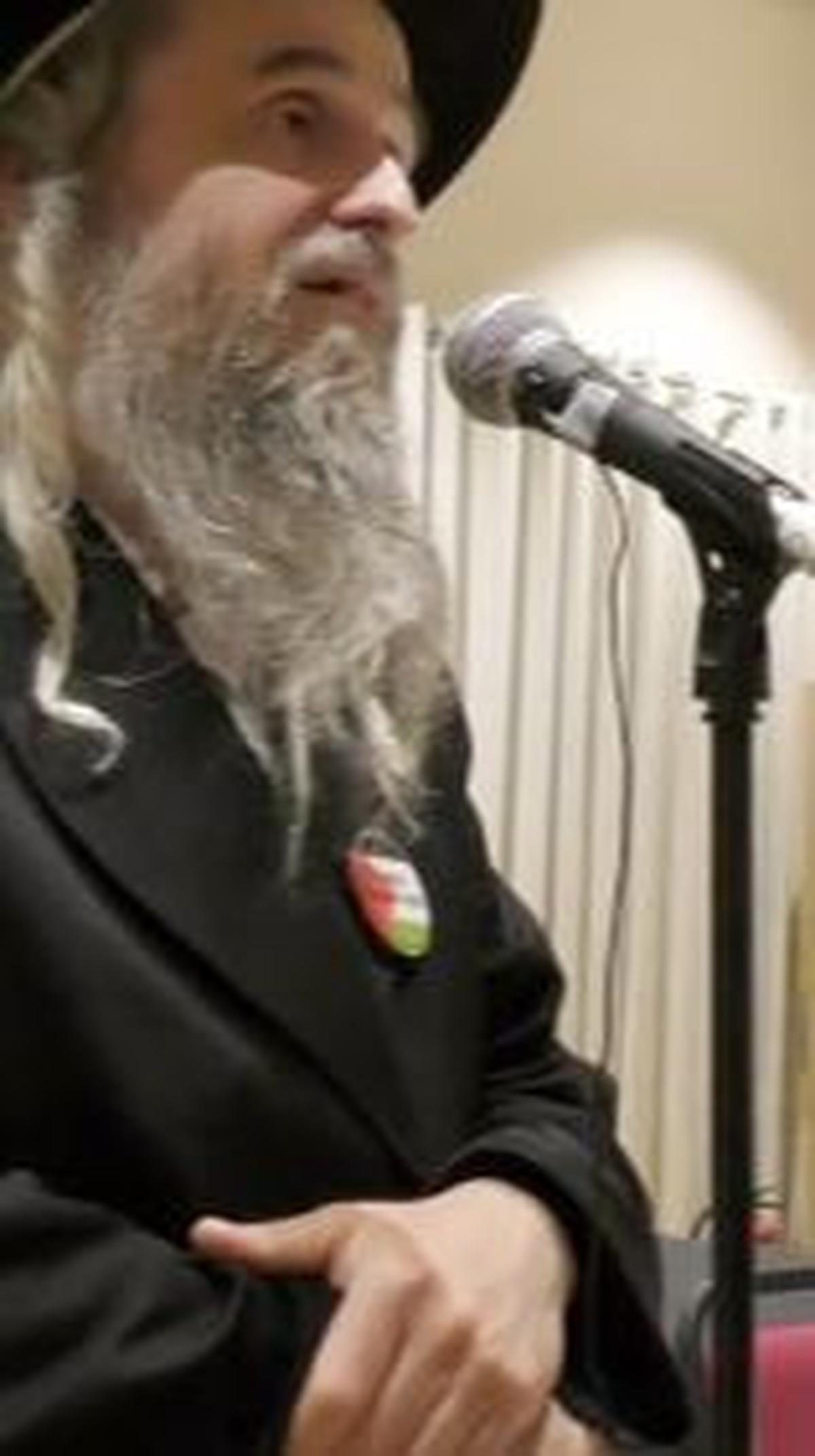 "Pergi ke seluruh dunia, ke seluruh dunia. Anda akan sampai pada satu titik, di tengah dunia, negara Israel. Itu adalah tempat paling berbahaya bagi orang-orang Yahudi,” sambungnya.