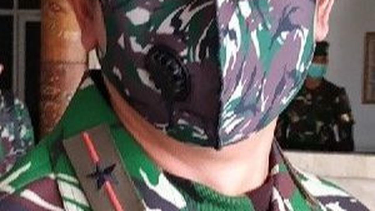 Pangdam XII/Tanjungpura Mayjen TNI Iwan Setiawan didampingi oleh Orjen TNI Laksda TNI Nazali Lempo memusnahkan barang bukti perkara pidana prajurit TNI. <br>