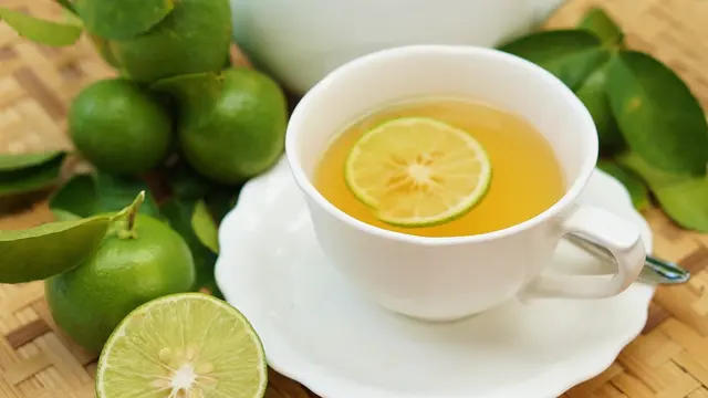 minuman seduh jeruk nipis anget