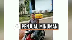 Baru ini, ada penjual minuman di Universitas Kristen Satya Wacana (UKSW) Salatiga, Jawa Tengah, mendadak menjadi perbincangan warganet di media sosial. Penjual tersebut mampu membawa 20 gelas minuman sekaligus mengendari motor dengan satu tangan.