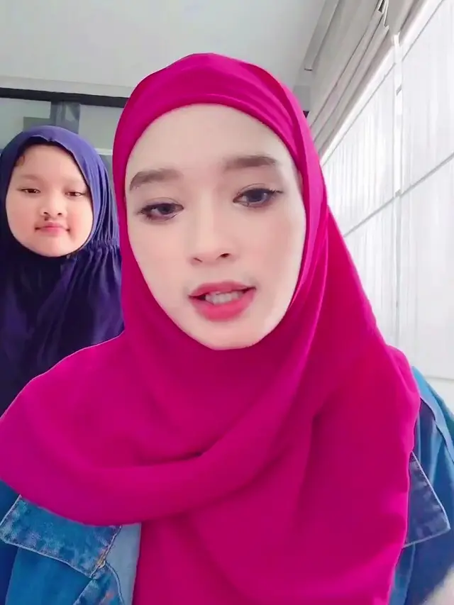 [Fimela] Inara Rusli dan Starla