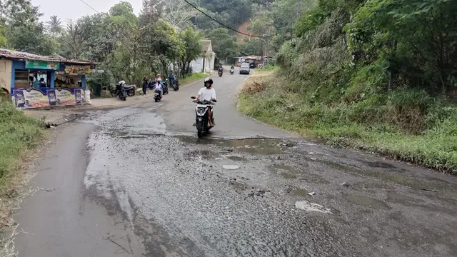 Potret salah satu jalan rusak di Kota Sukabumi. (Istimewa)