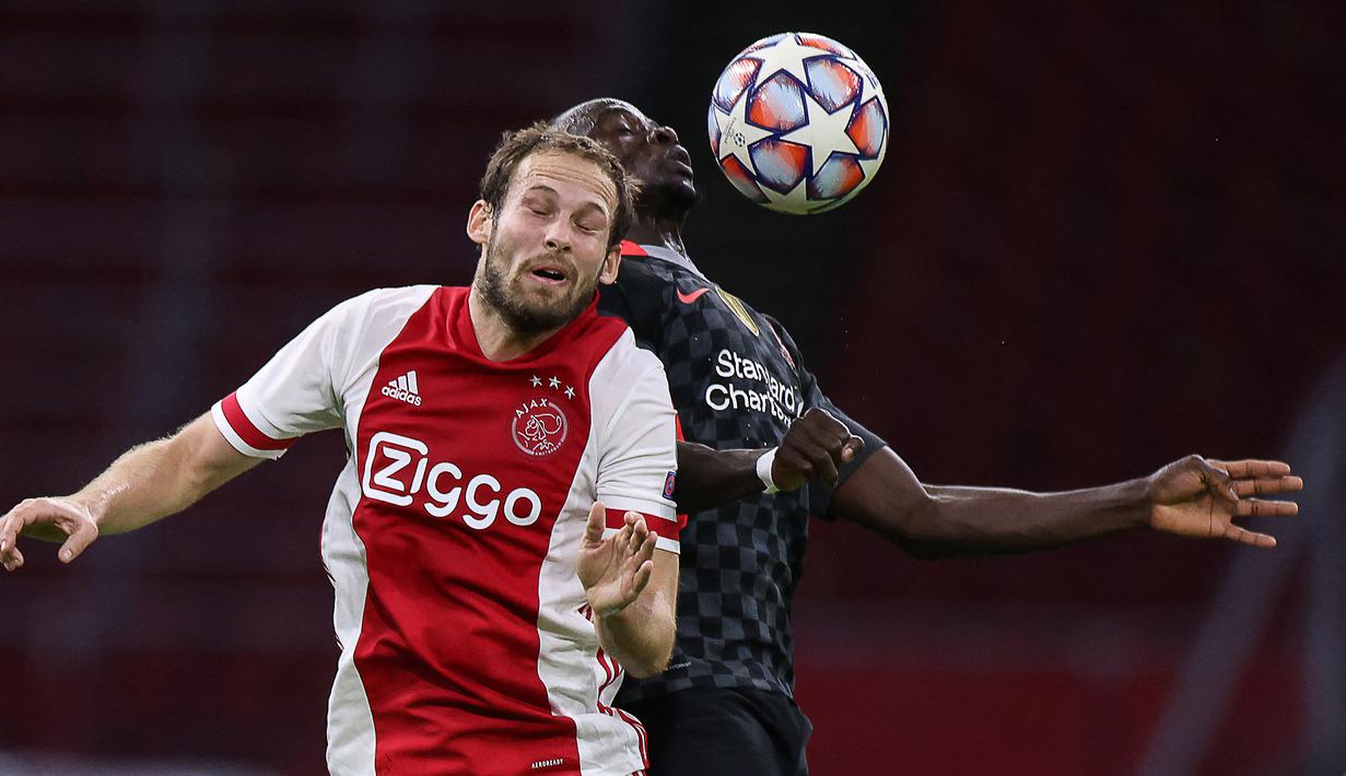 Daley Blind. Bek kiri Belanda berusia 32 tahun ini menjadi pemain termahal Ajax yang didatangkan Erik Ten Hag. Ia dipulangkan dari Manchester United awal musim 2018/2019 dengan nilai 16 juta euro. Hingga kini ia telah tampil 166 laga dengan torehan 10 gol dan 11 assist. (AFP/Kenzo Tribouillard)