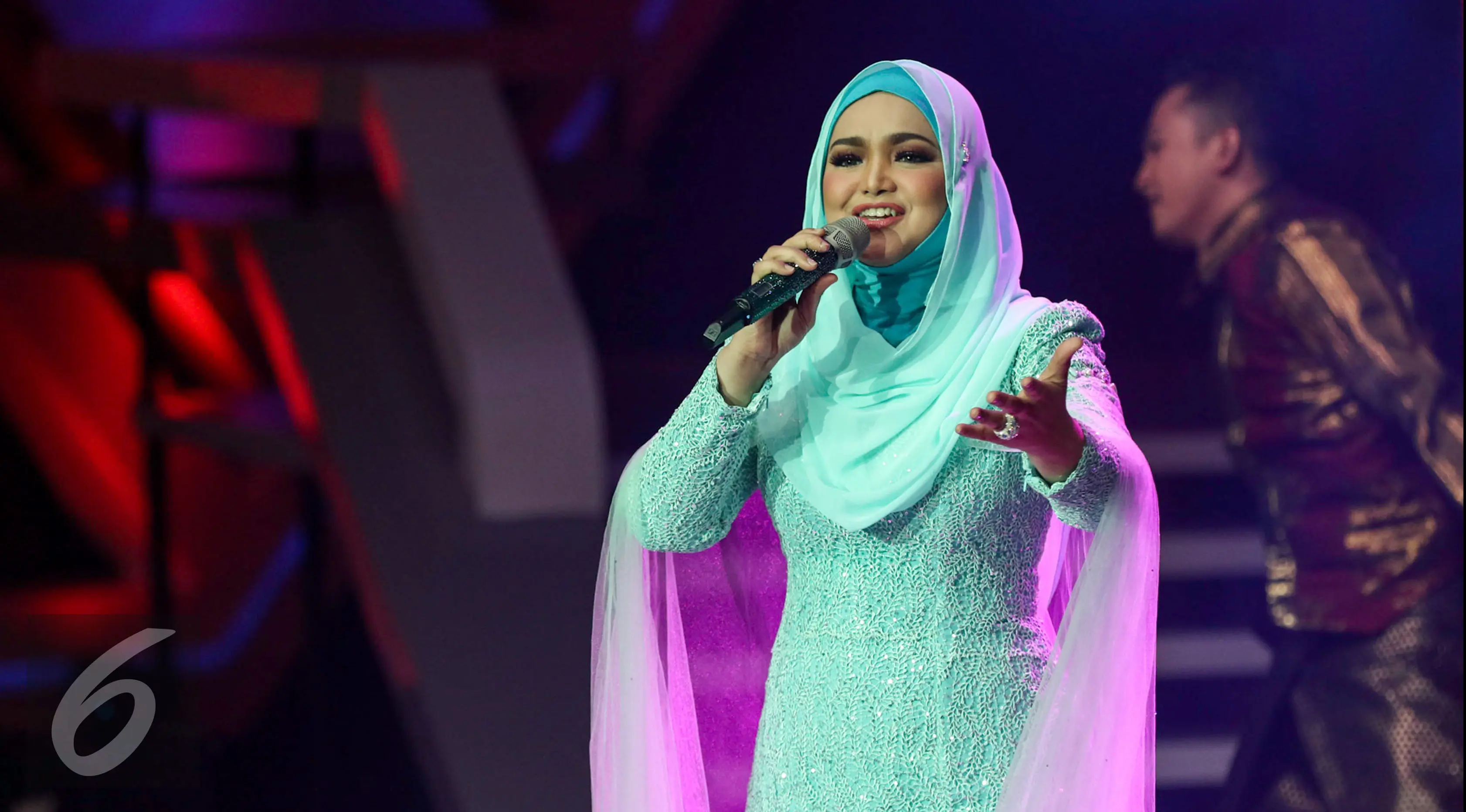 Siti Nurhaliza saat tampil di Golden Memories. (Yoppy Renato/Liputan6.com)