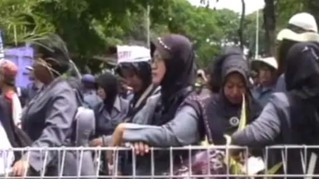 Guru Berunjuk Rasa Tuntut Kejelasan Status