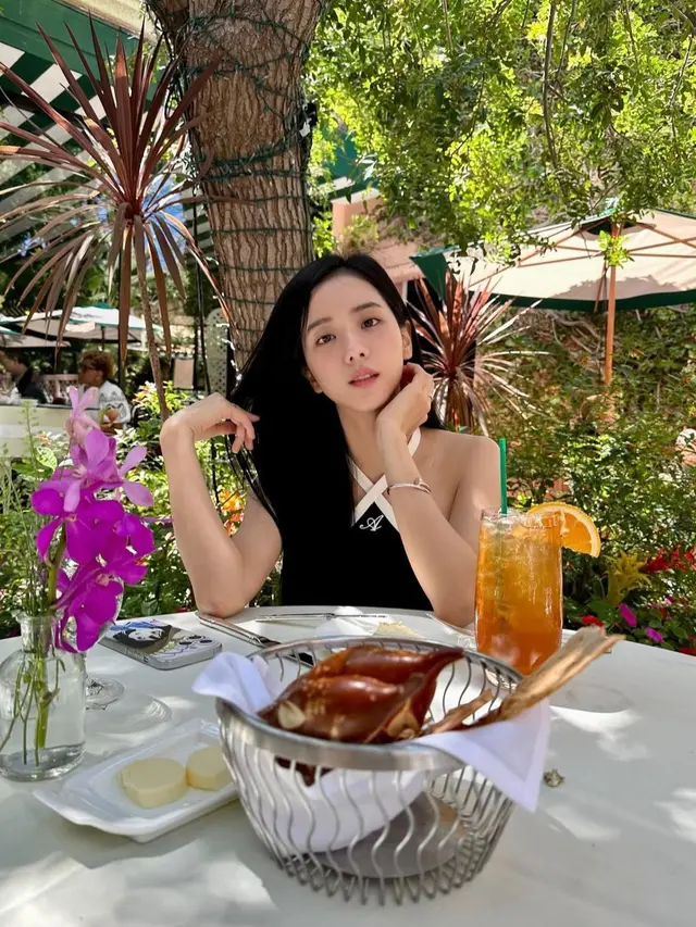 Menjaga keseimbangan asupan kalori dan aktivitas fisik ala Jisoo Blackpink