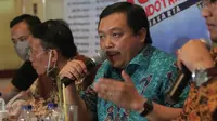 Wakil Ketua Komisi IV DPR, Herman Khaeron saat menjadi pembicara dalam diskusi di kawasan Menteng, Jakarta, Sabtu (10/10/2015). Diskusi tersebut membahas kabut asap dari kebakaran hutan yang semakin pekat. (Liputan6.com/Angga Yuniar)