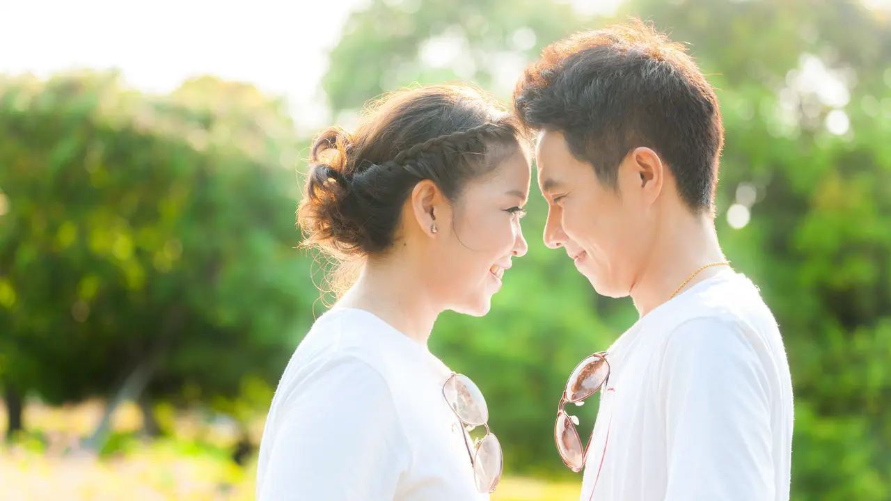 pasangan cinta bahagia