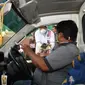 PT Pelabuhan Indonesia II, BKPM dan ALI membagikan ribuan masker non medis berikut makanan di area pelabuhan. Dok IPC