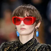 Anting tutup botol kemasan dari Balenciaga. (Foto: mytheresa.com)