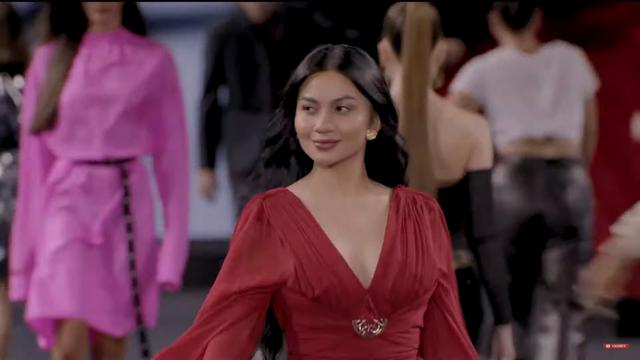 Ariel Tatum Debut di Paris Fashion Week