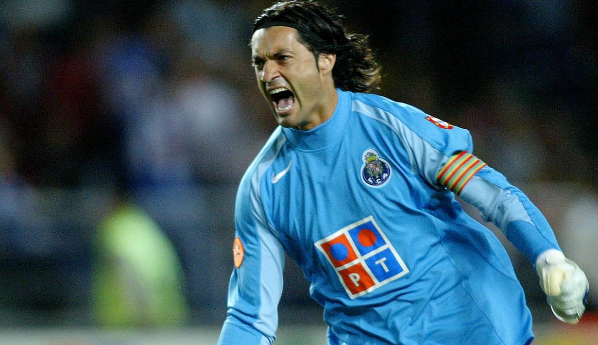 Vitor Baia merupakan salah satu penjaga gawang top pada masanya. Baia menjadi bagian penting bagi Jose Mourinho kala menjuarai Liga Champions bersama FC Porto pada tahun 2004. (AFP/Miguel Riopa)